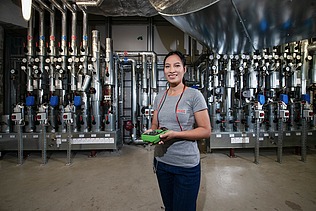 A woman works in service engineering at STRABAG