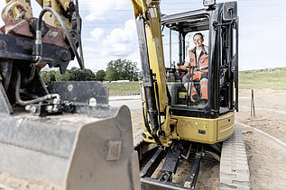 Foto Anne Killmer mit Bagger